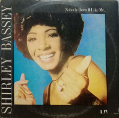 SHIRLEY BASSEY NOBODY DOES IT LIKE ME- English Vinyl LP