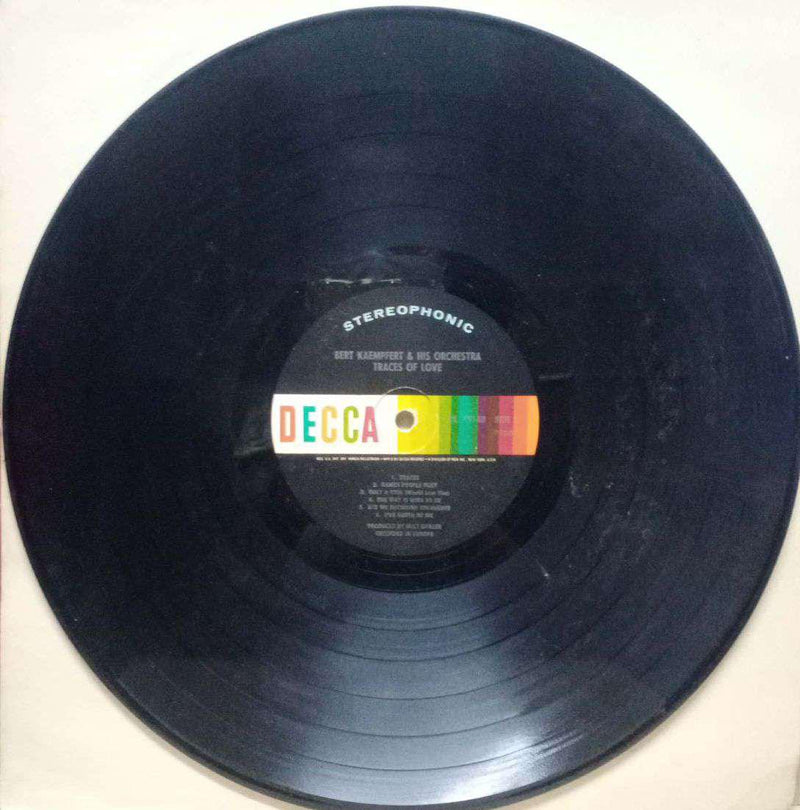 Bert Kaempefrt And His Orchestra Traces Of Love — LP vinyl record cover